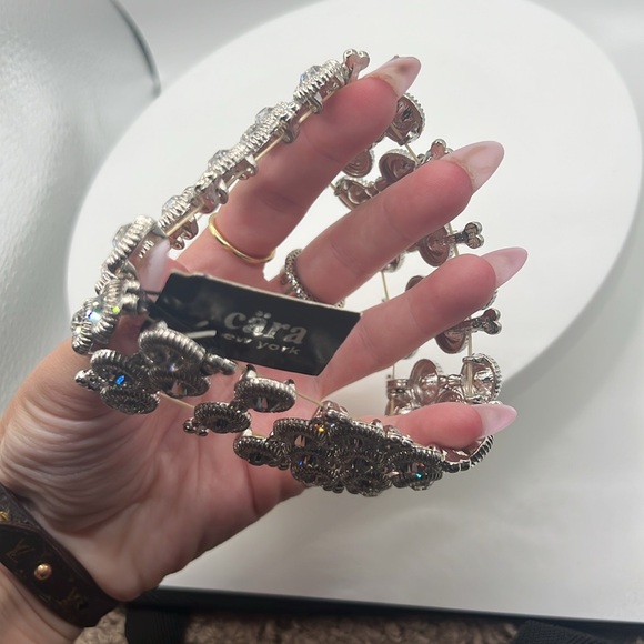 1342. Cara New York Elegant Silver Crystal Stretch‎ Bracelet - Picture 4 of 5